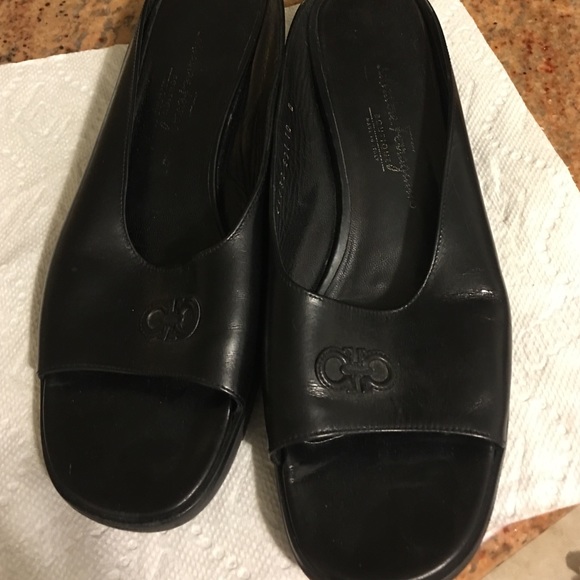•Salvatore Ferragamo Sandals•