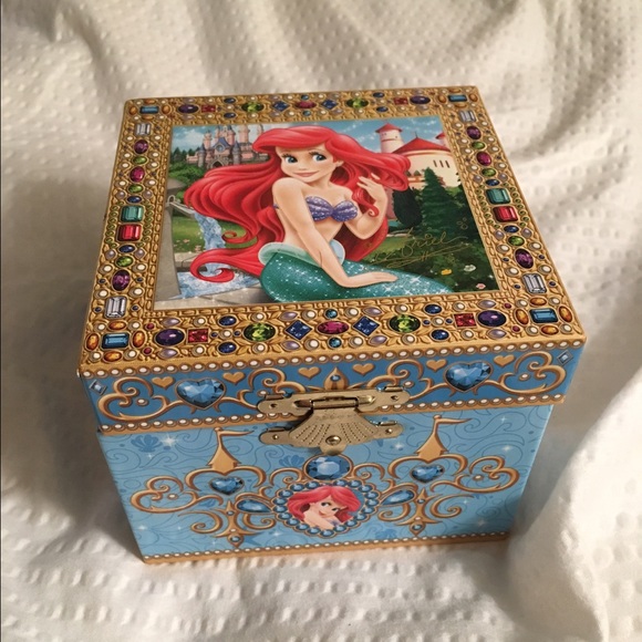 The Little Mermaid "Ariel" singing jewelry box