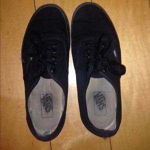 all black vans