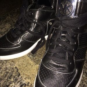 New.  High top sz 10 Michael Kors. Black