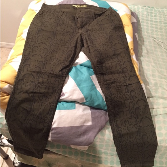 Old Navy Pants - ON Olive green pants with snake skin pattern