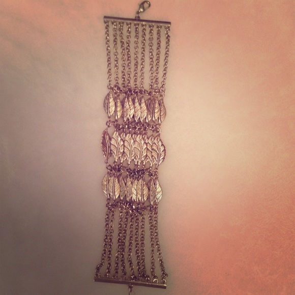 Silver bracelet with leaf detailing