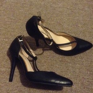 Brand new/ Never Worn pumps 4" with ankle straps