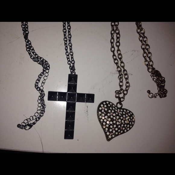 studded cross & heart necklace - Picture 1 of 3