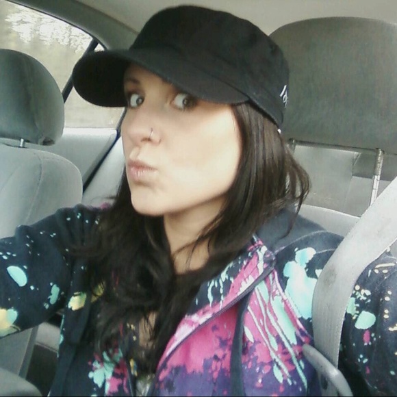 Meet your Posher, Christa - Picture 2 of 2