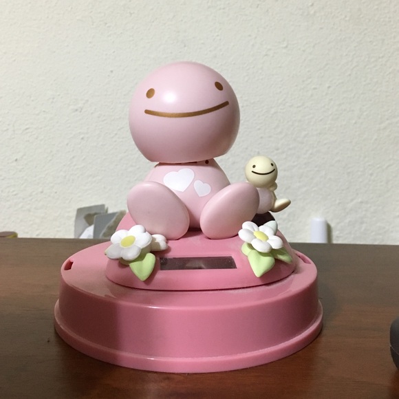 Solar Powered Pink Bobble Head