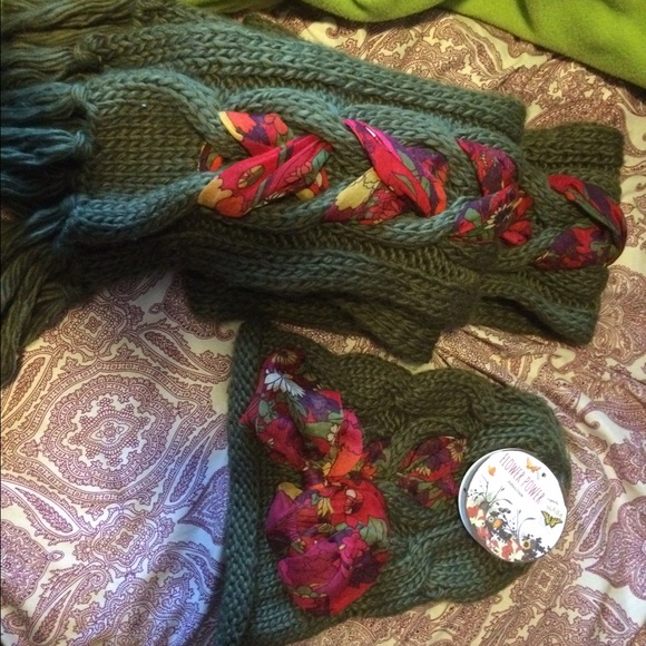 Sakroots scarf and hat