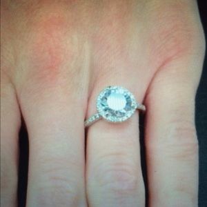 Stunning platinum, aquamarine & diamond ring.