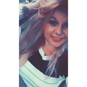 Meet your Posher, Kayla