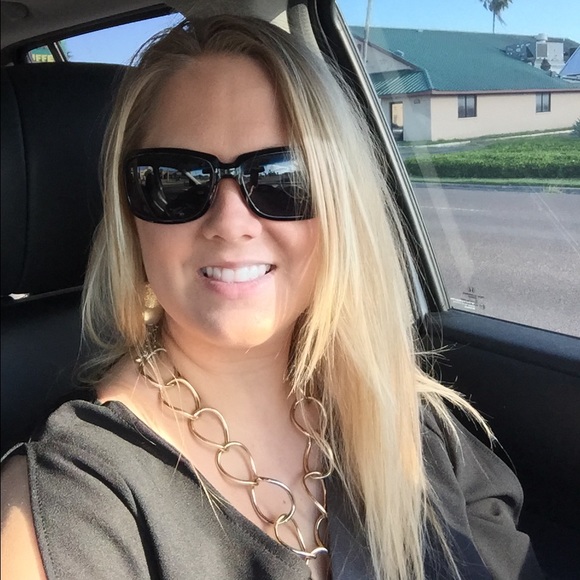 Meet your Posher, Ashley - Picture 2 of 2