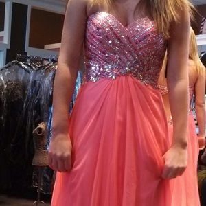 Beautiful coral prom dress size 4