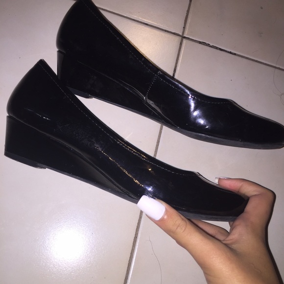 black small wedges