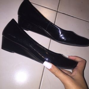 black small wedges