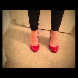 Red pumps