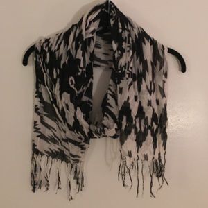 B&W Scarf