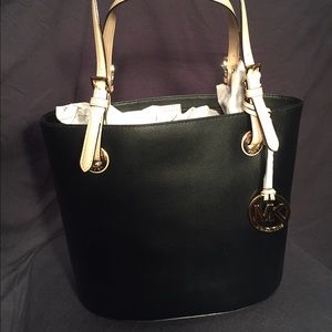 NWT Michael Kors Jet Set Medium Black Tote