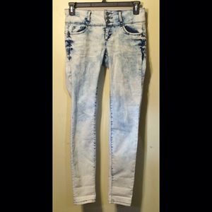 Acid washed skinny jean