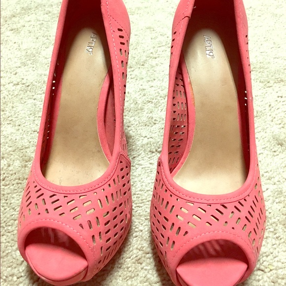 Coral pumps.