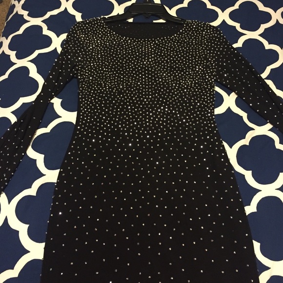 Dresses & Skirts - Great Condition Long Sleeve Homecoming Dress