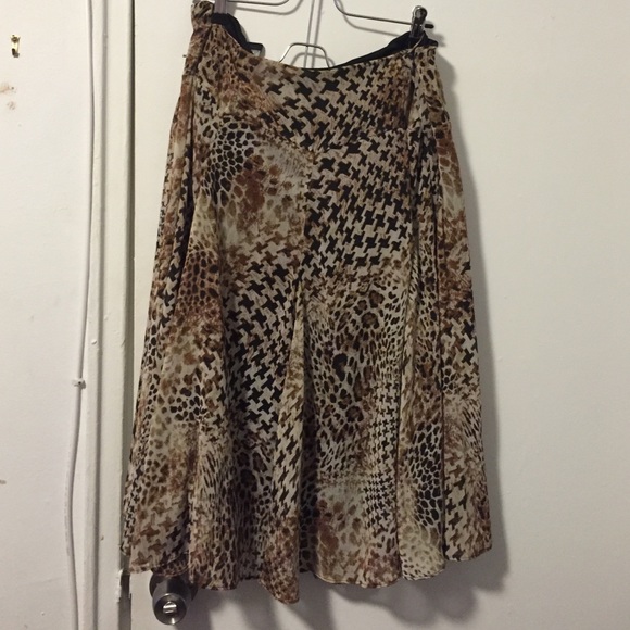 Animal print skirt. - Picture 4 of 4