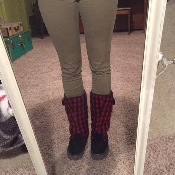 Vans Shoes - ❗Moving sale❗FINAL REDUCE ️Vans snow boots