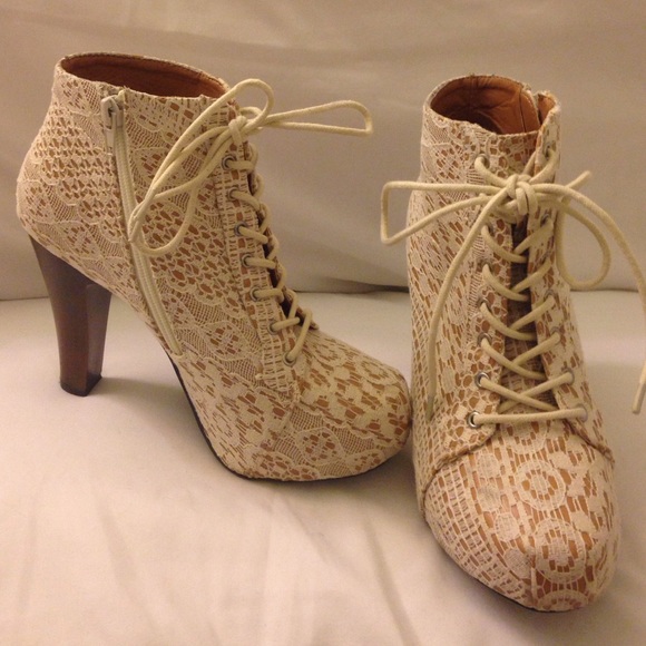 Lace booties!
