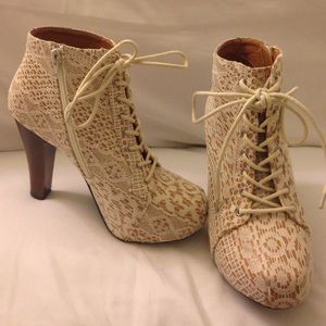Lace booties!