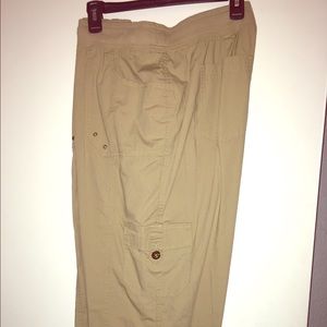 Cargo Capri Pants NWOT Never worn