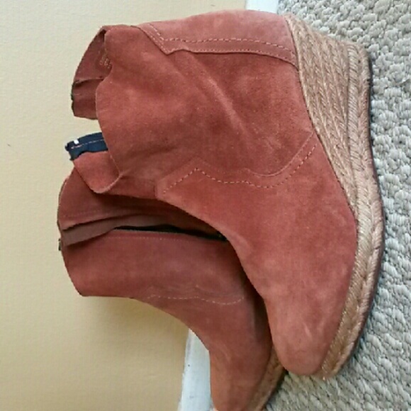 Price drop to $40!! Brown real Suede ankle boots