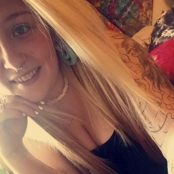 Meet your Posher, Becca