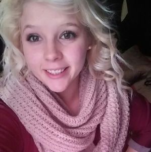 Meet your Posher, Crystal