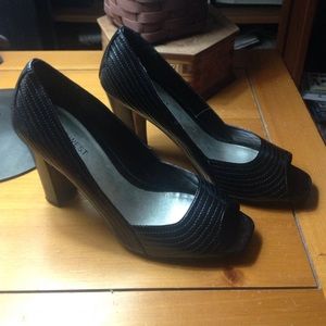 Nine West detailed black patent heels