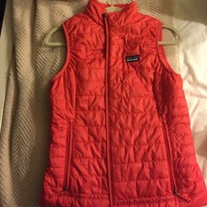 NWOT Patagonia salmon colored puffer vest