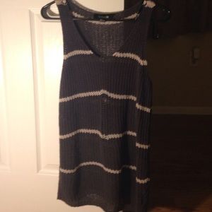 Sleeveless knitted sweater