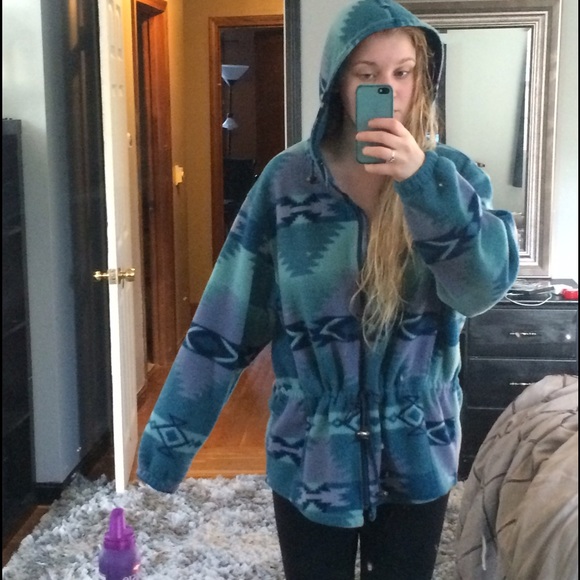 Tribal Patterned Woolrich Fleece - Picture 3 of 4