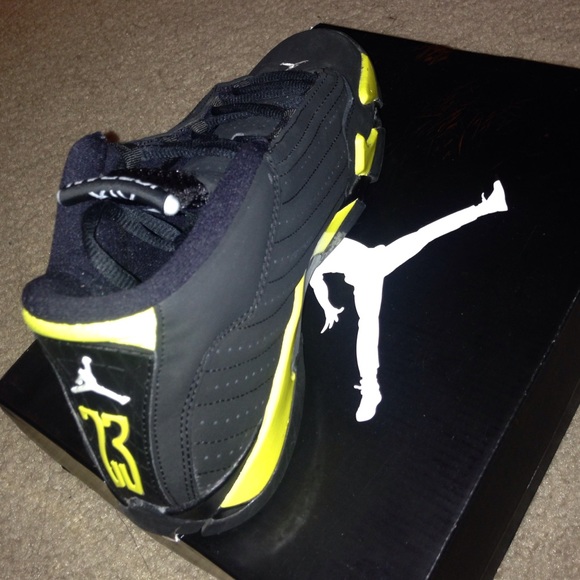 Jordan 14 size 5y (10/10) condition barely worn