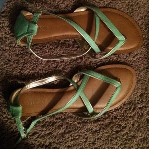 Summer sandals! Only wore once 😎🌞