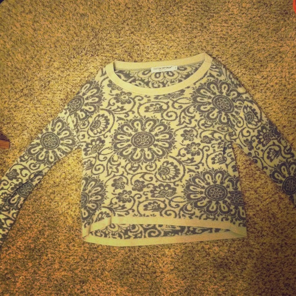 Crop top sweater
