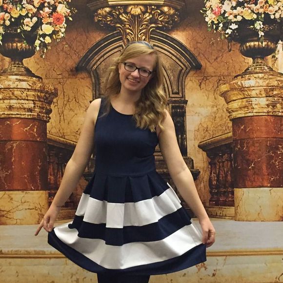 Meet your Posher, Sarah louise - Picture 1 of 1