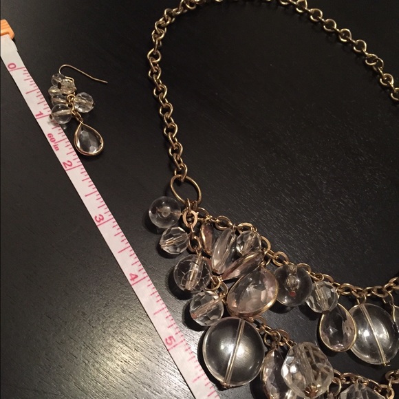 Crystal-like statement necklace & earrings - Picture 2 of 3