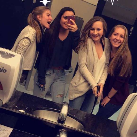 Meet your Posher, Nina - Picture 1 of 1