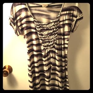 Striped shirt sleeves shirt