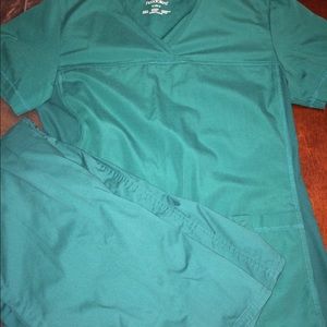 Cherokee Scrub Set