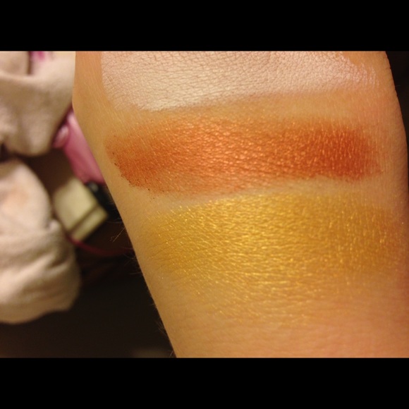 Eyeshadows - Picture 2 of 3