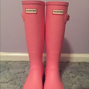 Matte pink hunter rain boots. Women's size 7.