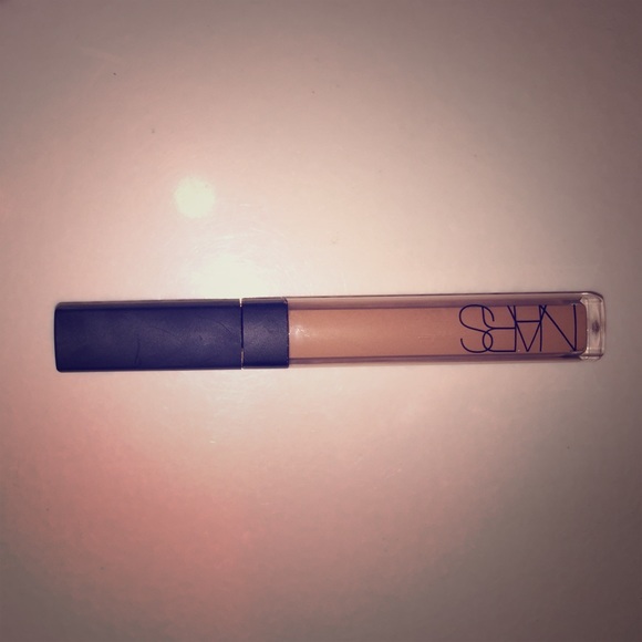 NARs creamy concealer // color: biscuit