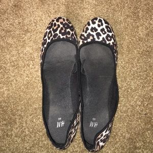 Super cute cheetah flats!