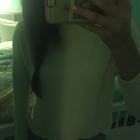 Brandy Melville Cream Sweater - Picture 2 of 2