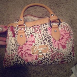 GUESS DESIGNER PURSE $60