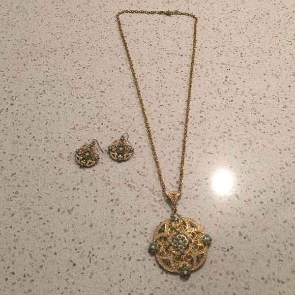 Necklace and earring set